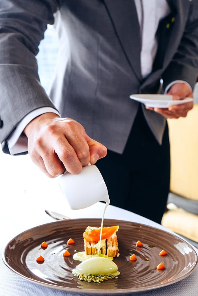 Le Normandie - dessert 1 pouring